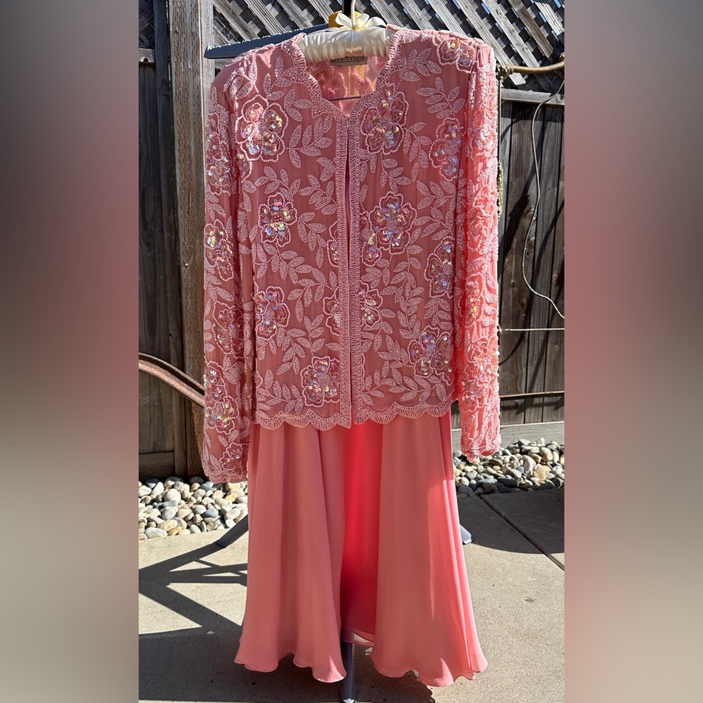 Black Tie Olga Cassini size 4 coral two piece skirt and beaded top